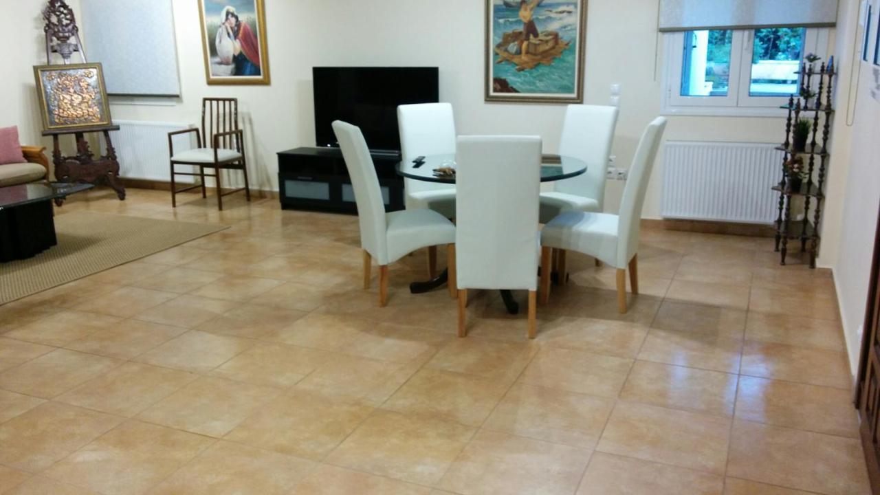 Lovely 2-Bedroom Apartment At Greek Riviera Vári 外观 照片