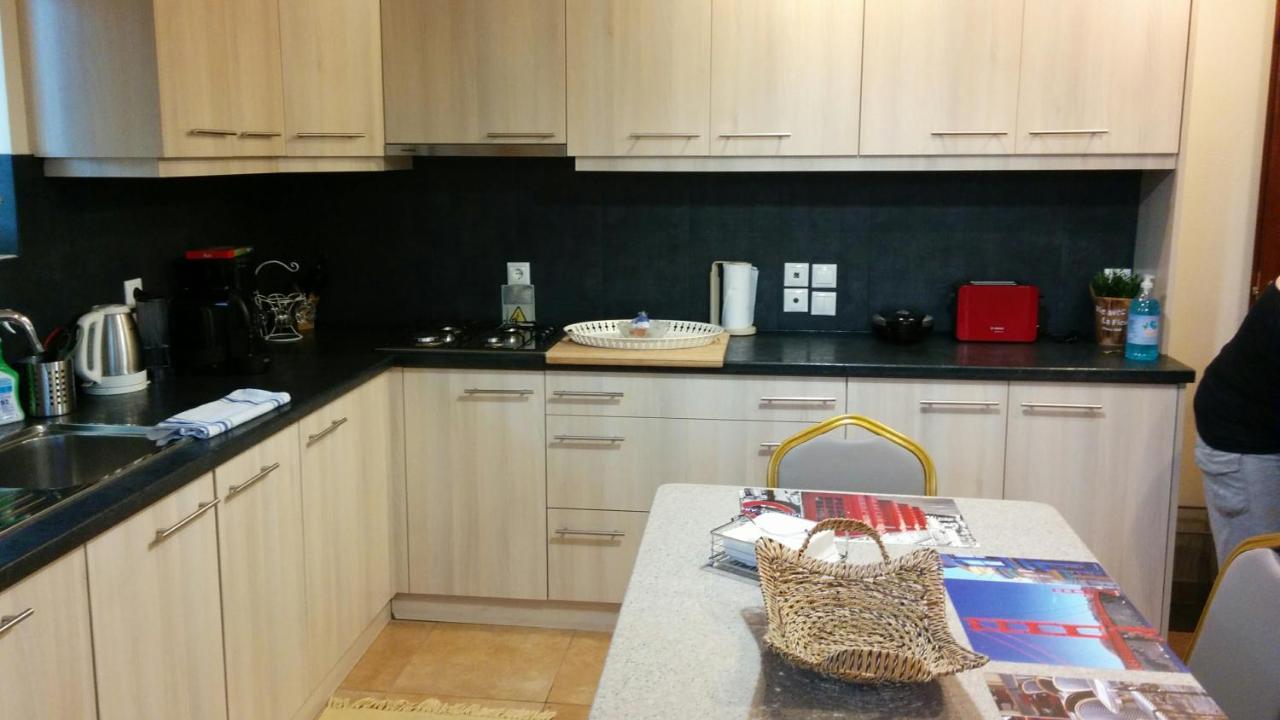 Lovely 2-Bedroom Apartment At Greek Riviera Vári 外观 照片