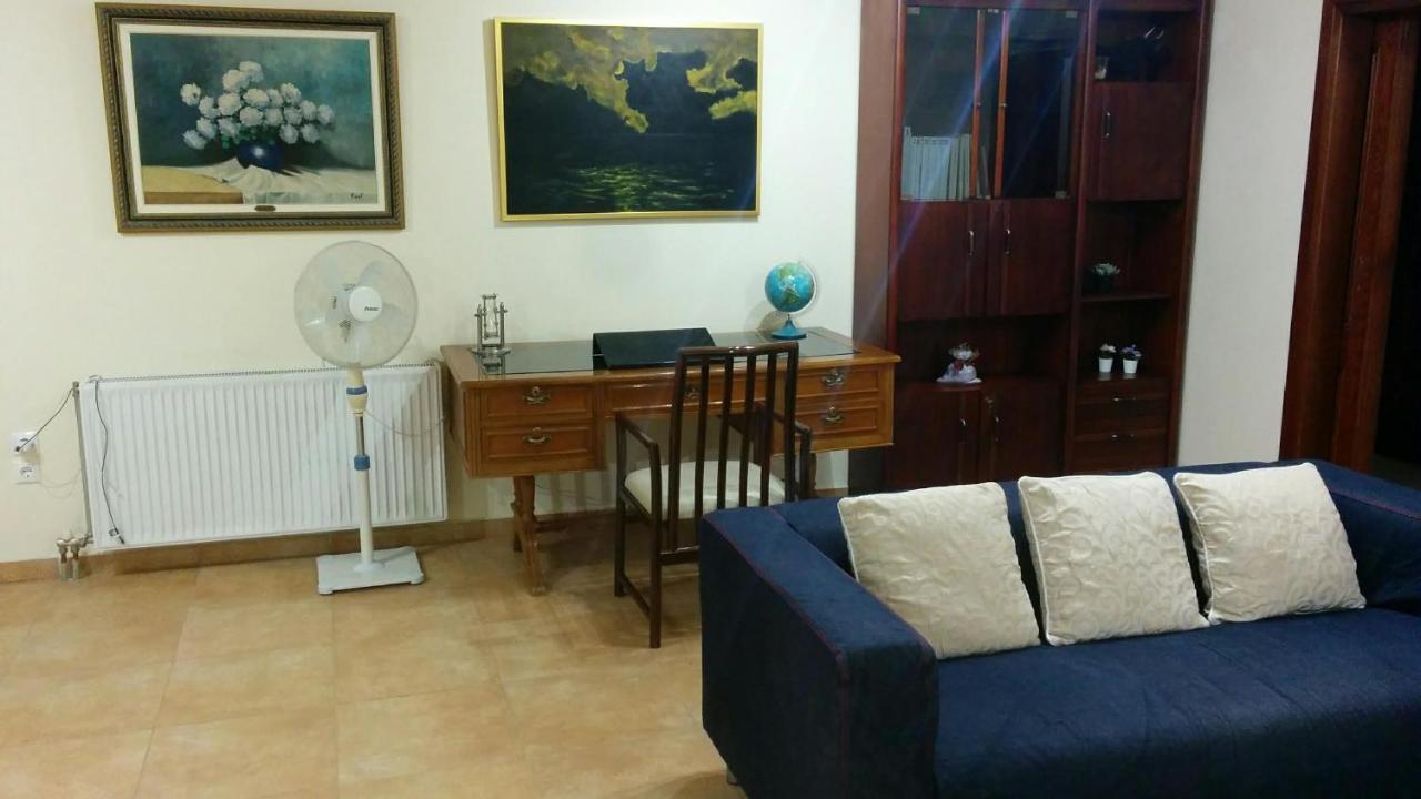 Lovely 2-Bedroom Apartment At Greek Riviera Vári 外观 照片