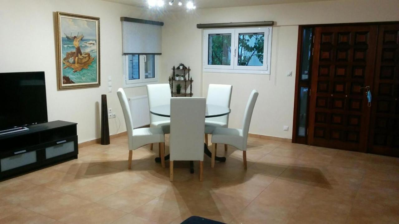 Lovely 2-Bedroom Apartment At Greek Riviera Vári 外观 照片
